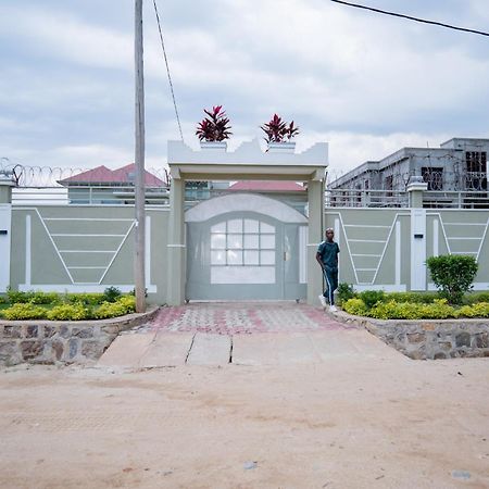 The City Block Apartment Bujumbura Exteriör bild