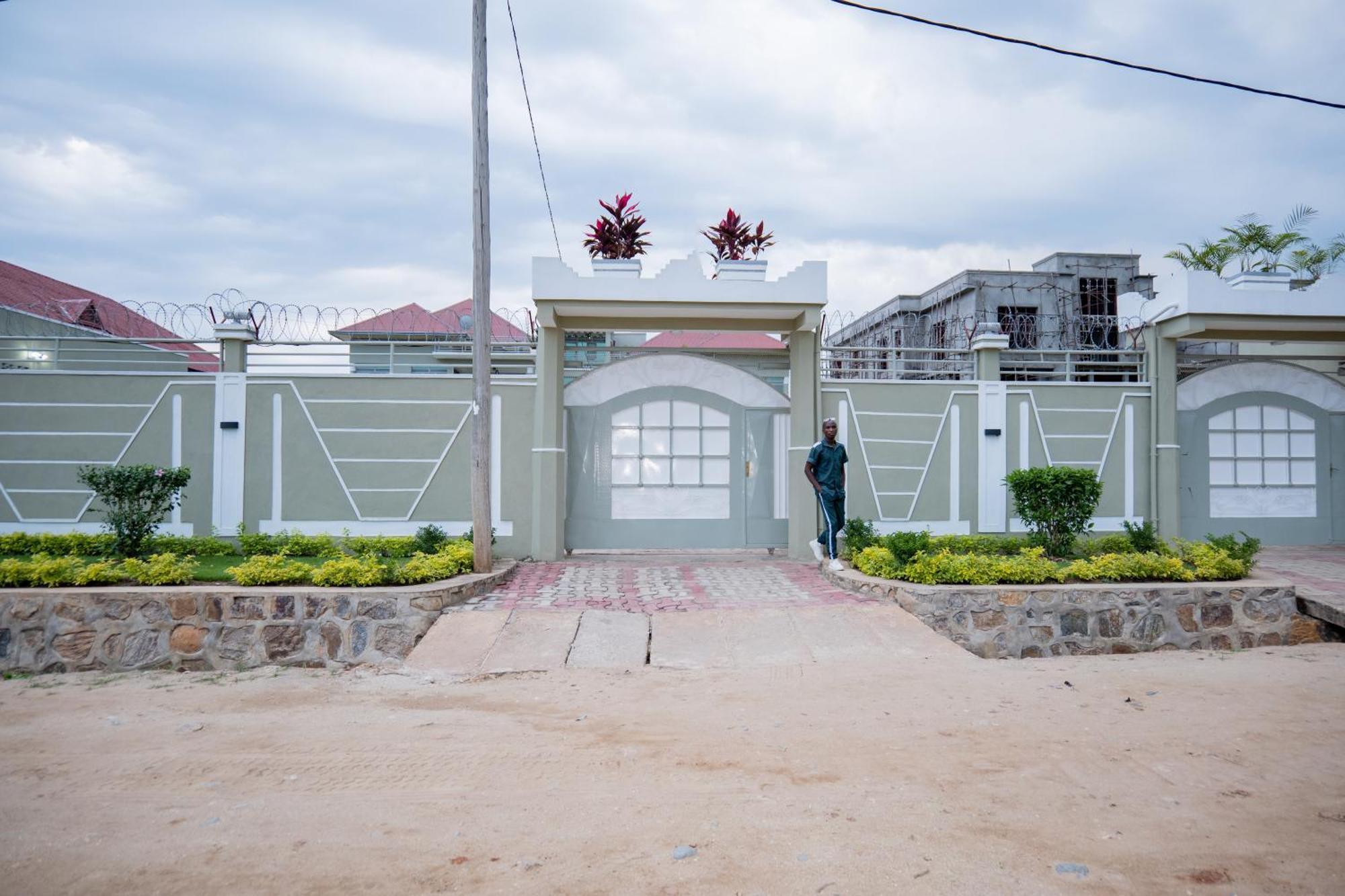 The City Block Apartment Bujumbura Exteriör bild